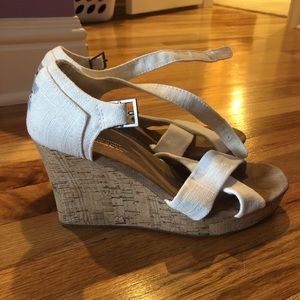 Toms white wedges